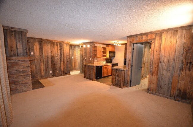 Building Photo - 3bed/2bath Condo, 10 minutes from Breck! Y...
