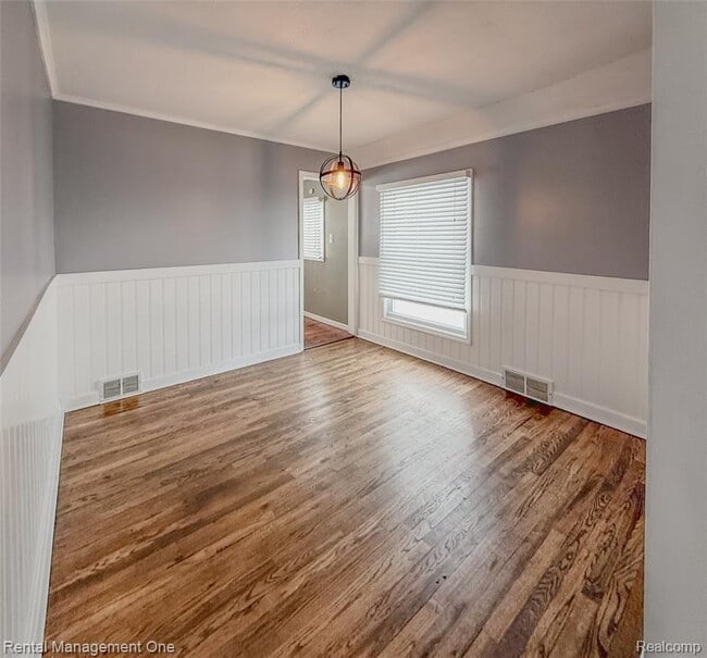 Building Photo - 49 Hovey St