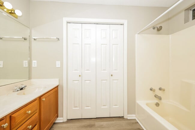 Building Photo - 607 Doral Pointe
