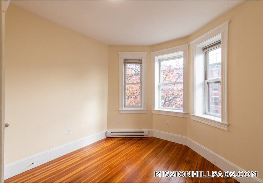 Building Photo - 887 Huntington Ave