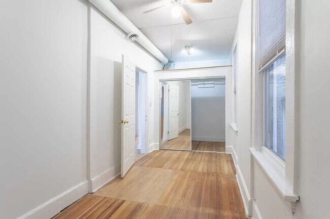 Building Photo - 3139 N Oakley Ave