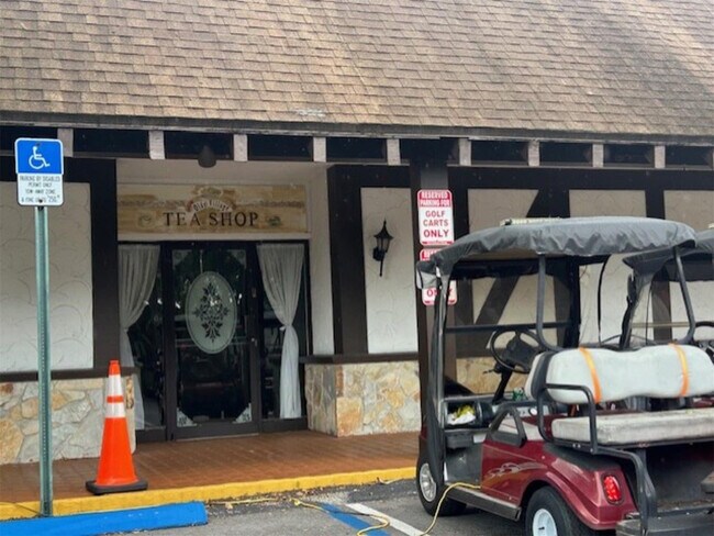 Building Photo - 3720 Inverrary Dr