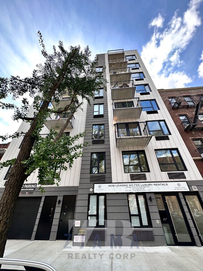 Building Photo - 1042 President St