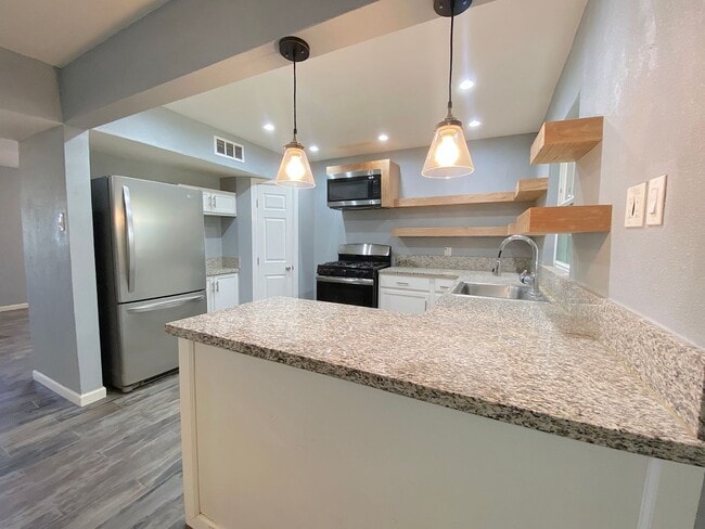 Building Photo - West El Paso 4 bed/2 Bath refrig A/C Home!