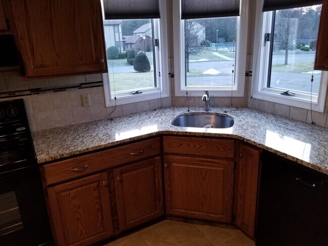 Building Photo - 163 Pine Grove Dr