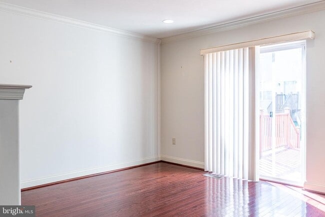 Building Photo - 107 Riverside Dr