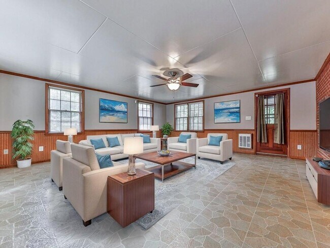 Building Photo - 5480 Burgess Dr