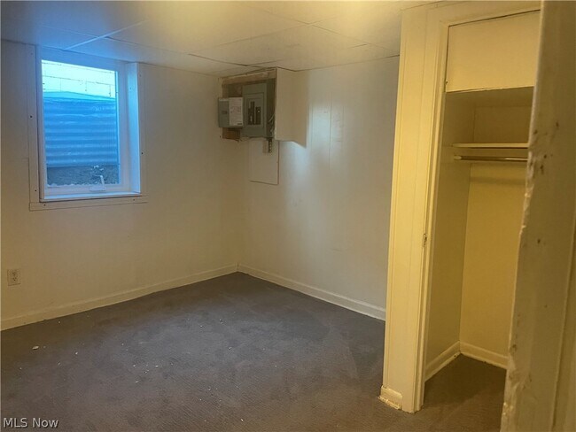 Building Photo - 958 E Wilbeth Rd