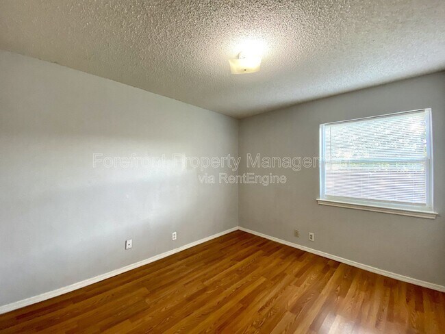 Building Photo - 5225 Meadow Field