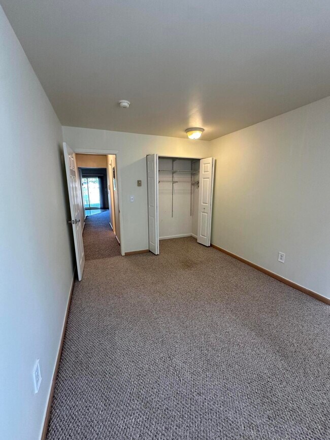 Building Photo - 7605 Woodview St