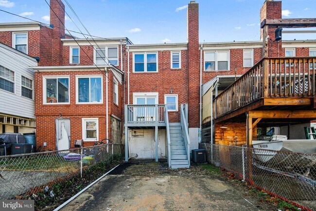 Building Photo - 165 Hampshire Rd