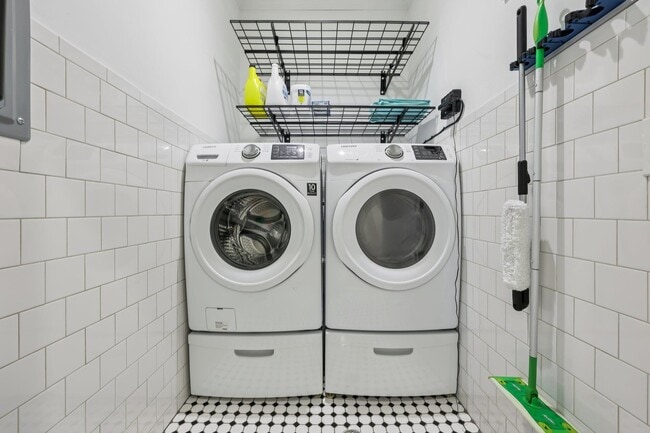 Building Photo - 239 Desoto Pl