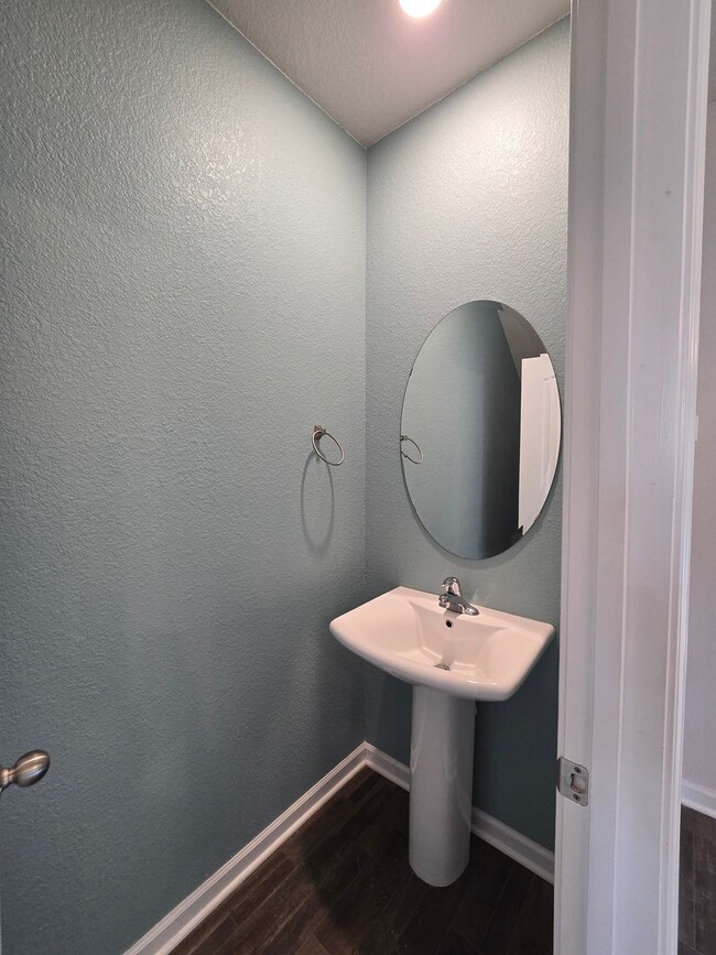 Building Photo - NEW LISTING!!!!!