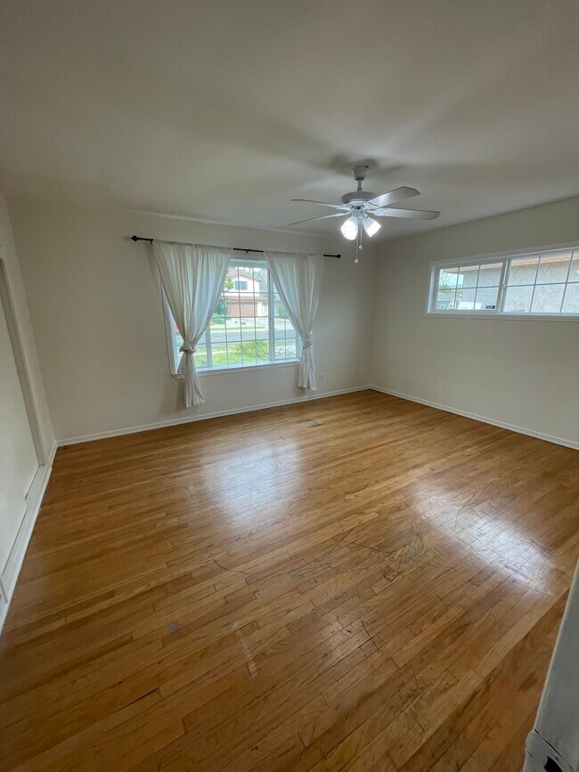 Building Photo - 16458 Knapp St