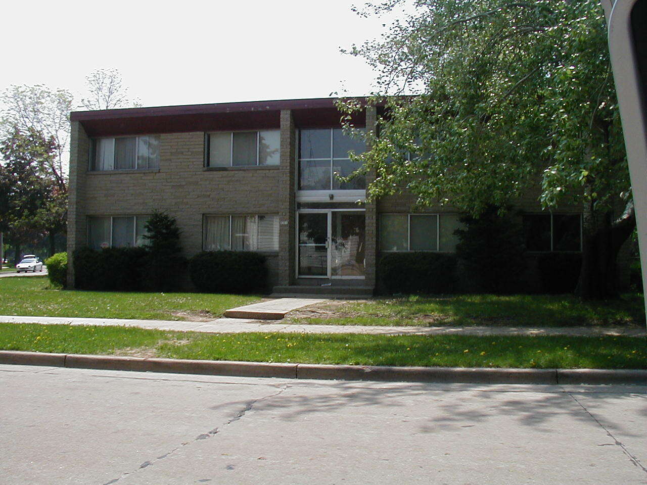 Building Photo - 8301 W Carmen Ave