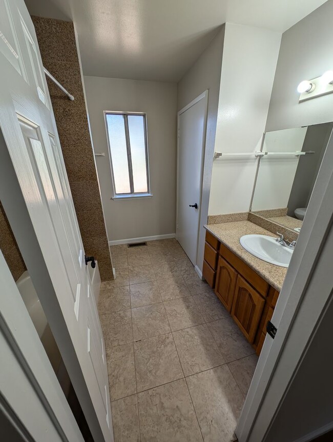 Building Photo - Los Gatos Townhome