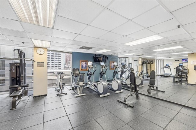 Building Photo - 200 N Dearborn St