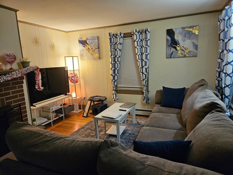 Living Room - 1058 Post Rd