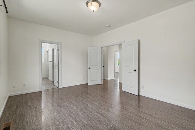 Building Photo - 3 bed, 2 bath home in West Salem's Brush College neighborhood