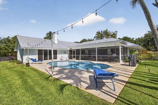 Building Photo - 19570 Trails End Terrace