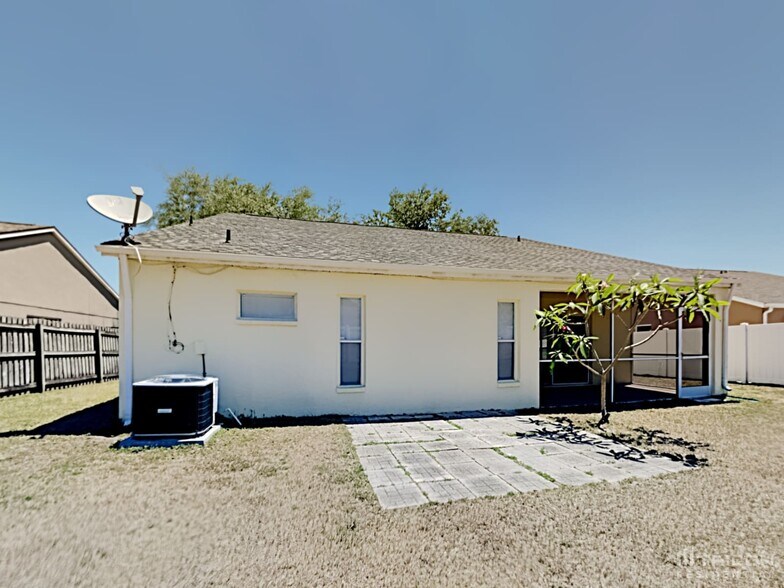 Building Photo - 217 Lakeway Ln