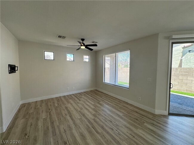 Building Photo - 10004 Bonterra Ave