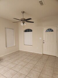 Building Photo - 215 N Prairie St