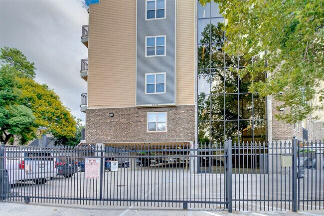 Building Photo - 2802 Morrison St