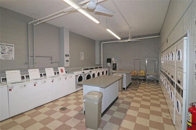 Building Photo - 3060 Pharr Ct N Northwest