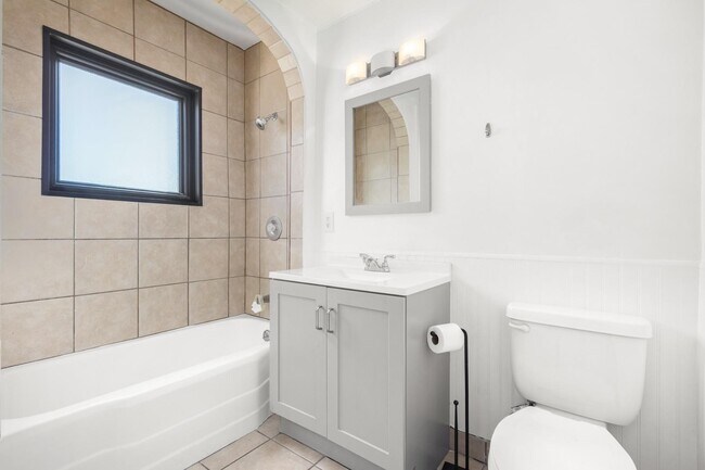 Building Photo - 4613 N 11th Pl