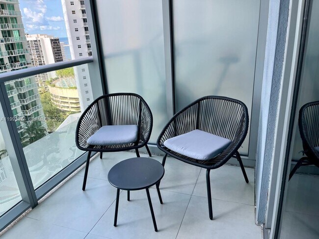 Building Photo - 1300 Brickell Bay Dr