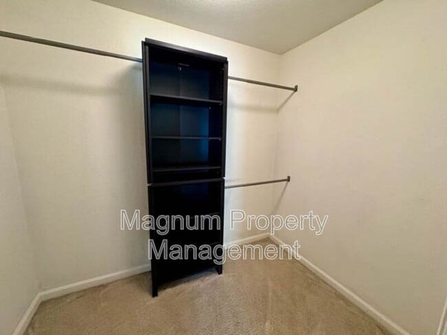 Building Photo - 25826 Iris Ave