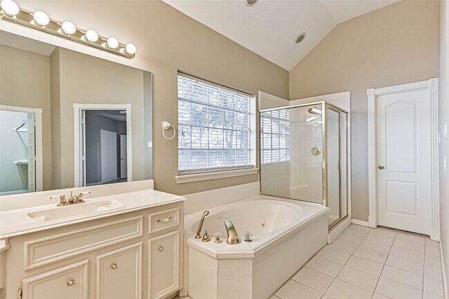 Building Photo - 2334 Pin Hook Ct