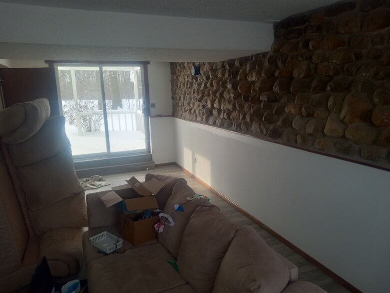 Building Photo - 6614 Royal Pkwy S