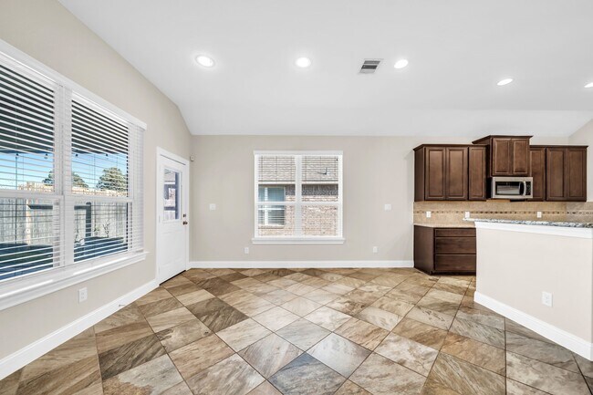 Building Photo - 19043 Minero Ln