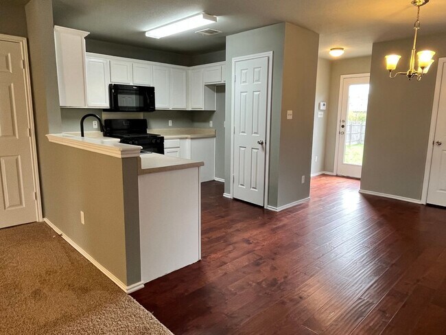 Building Photo - 2825 Deerfern Ln