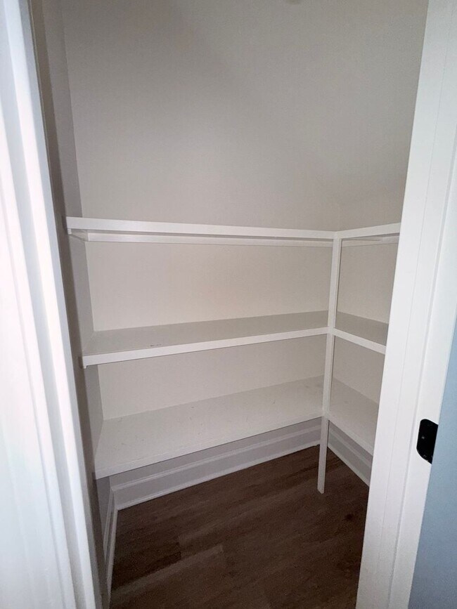 Building Photo - 1323 N Bronough St