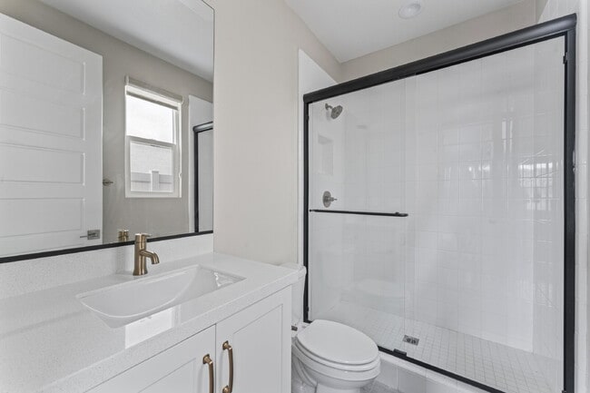 Building Photo - "Spacious Santa Clarita Sanctuary: 4-Bedro...
