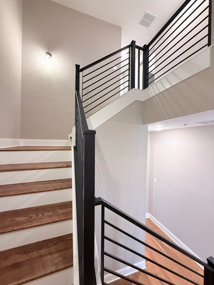 Building Photo - 731 Bolivar Dr