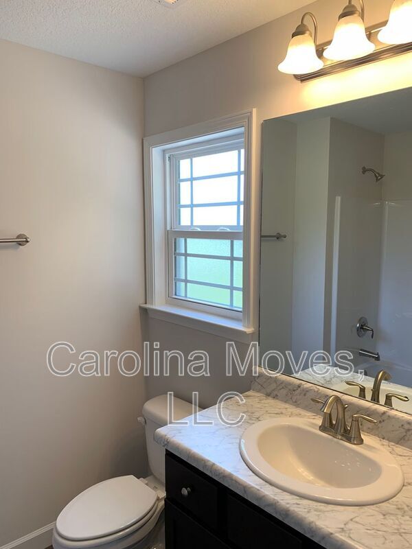 Building Photo - 147 Cosmos Ln