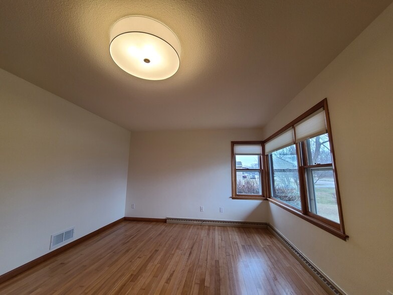 Living - 1397 County Road SS