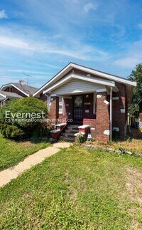 Building Photo - 3 Bed/2 Bath Home with Fenced Yard / Vouchers Accepted / Available Now!