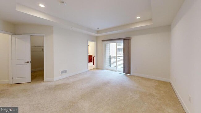 Building Photo - 909 Lakeview Ct