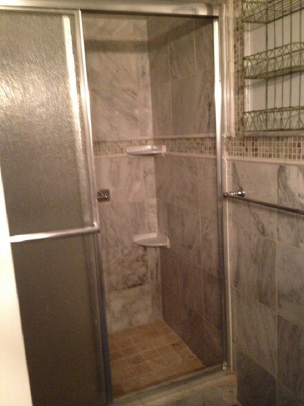Bathroom - 3905 Brenda Ln