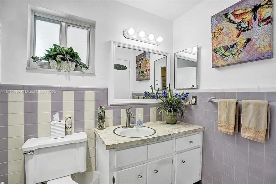 Building Photo - 2761 NE 12th St