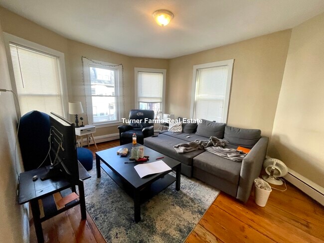 Building Photo - 44 Hillside St