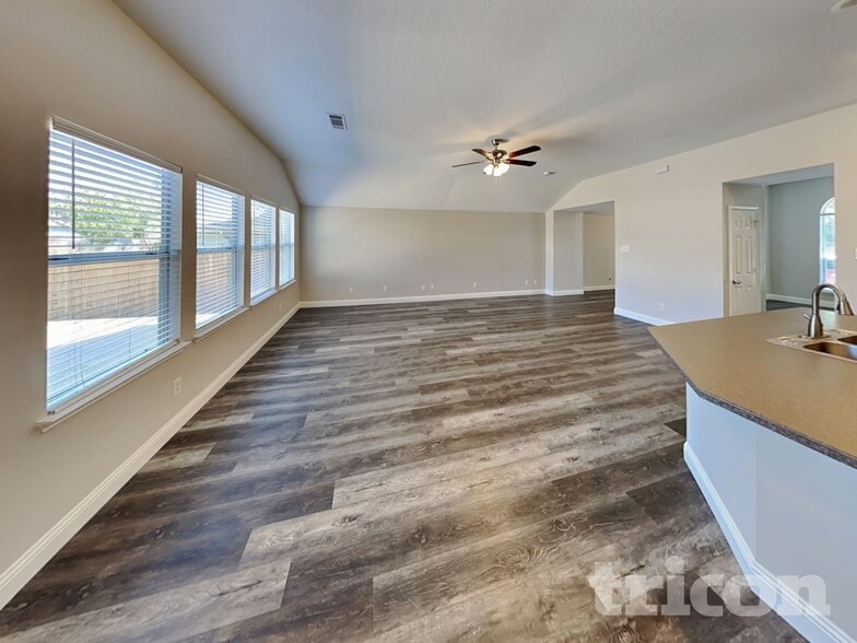 Building Photo - 12608 Summerwood Dr