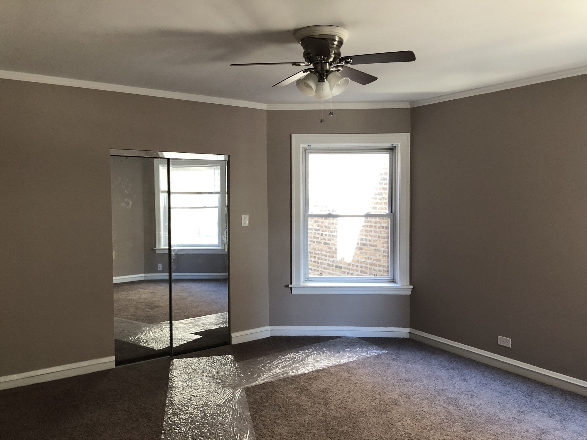 Building Photo - 6441 N Francisco Ave