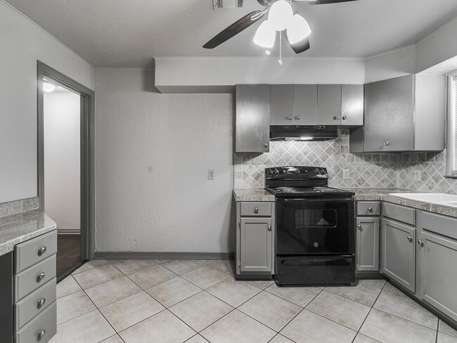 Building Photo - 3816 NW 20th St