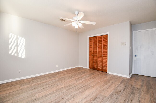 Building Photo - 7310 Ridge Oak Dr